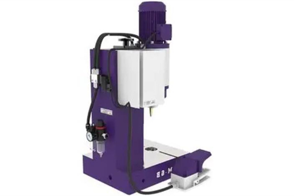 鉚頭不轉(zhuǎn)？可能使用的是徑向鉚接機(jī)！ 圖1