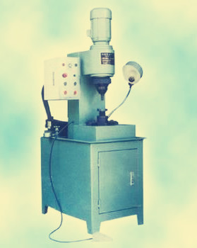 采購時(shí)選擇氣動(dòng)鉚接機(jī)好還是液壓鉚接機(jī)好？