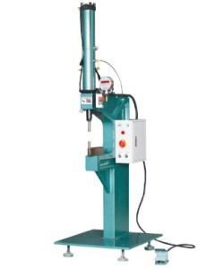 如何選擇無鉚釘鉚接機廠家及品牌？